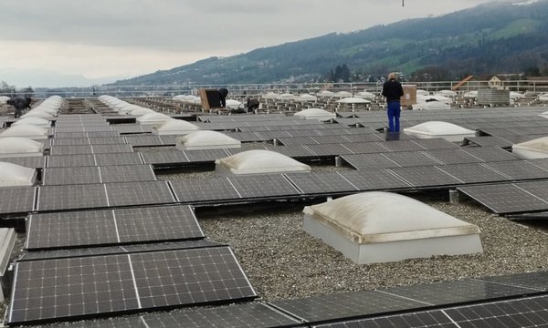Photovoltaik-Installation bei Zingg Industrieabfälle AG in Tübach
